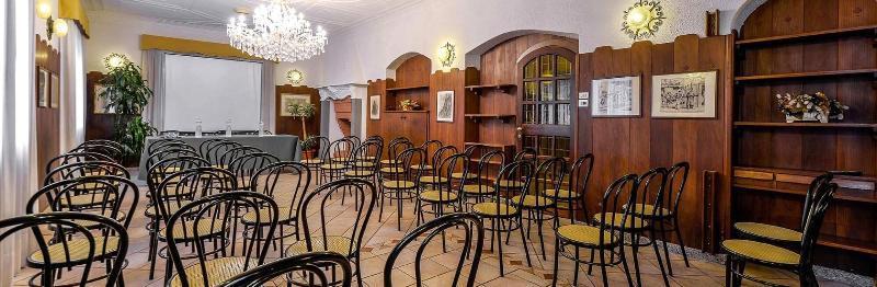 Hotel Don Abbondio Lecco Bagian luar foto