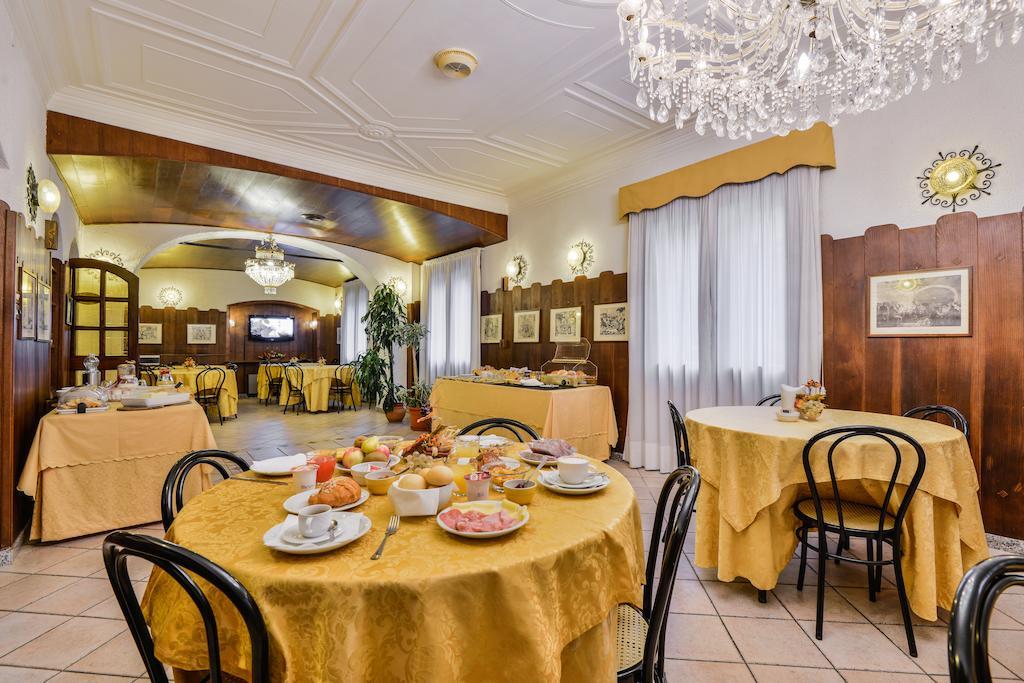 Hotel Don Abbondio Lecco Bagian luar foto